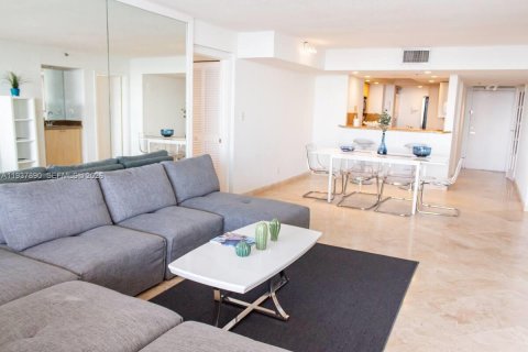 Condo in Miami, Florida, 2 bedrooms № 1997239 - photo 3