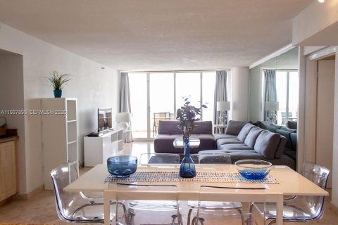 Condo in Miami, Florida, 2 bedrooms № 1997239 - photo 4