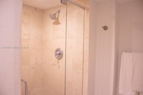Condo in Miami, Florida, 2 bedrooms № 1997239 - photo 22