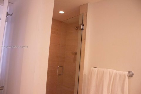 Condo in Miami, Florida, 2 bedrooms № 1997239 - photo 13