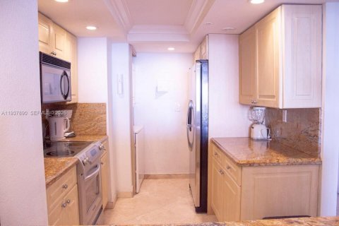 Condo in Miami, Florida, 2 bedrooms № 1997239 - photo 6