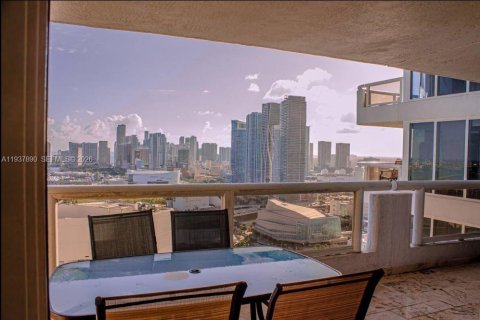 Condo in Miami, Florida, 2 bedrooms № 1997239 - photo 26