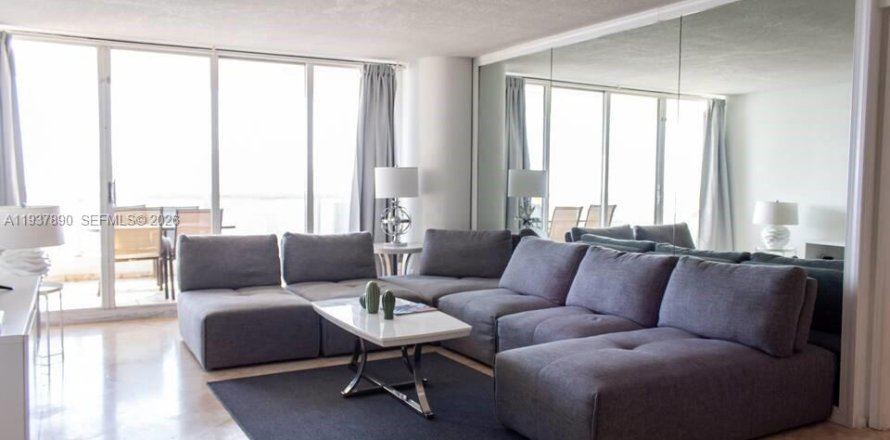 Condo in Miami, Florida, 2 bedrooms № 1997239