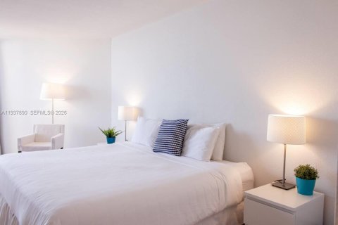 Condo in Miami, Florida, 2 bedrooms № 1997239 - photo 8