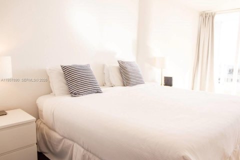 Condo in Miami, Florida, 2 bedrooms № 1997239 - photo 15