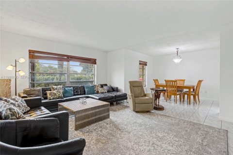 Купить виллу или дом в Майами, Флорида 3 спальни, 149.94м2, № 2049561 - фото 7