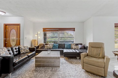 Купить виллу или дом в Майами, Флорида 3 спальни, 149.94м2, № 2049561 - фото 5