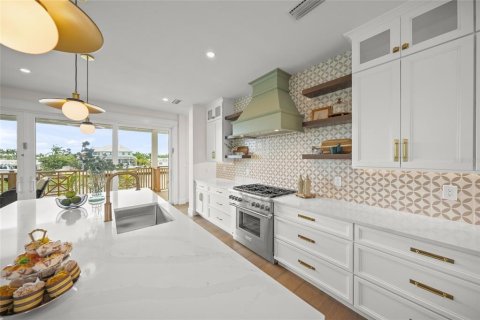 Villa ou maison à vendre à Holmes Beach, Floride: 4 chambres, 332.03 m2 № 2092107 - photo 12