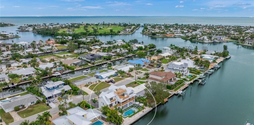 Villa ou maison à Holmes Beach, Floride 4 chambres, 332.03 m2 № 2092107