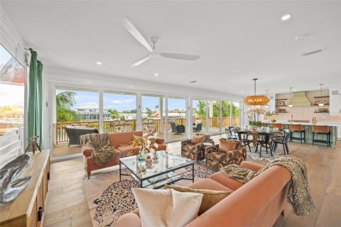 Villa ou maison à vendre à Holmes Beach, Floride: 4 chambres, 332.03 m2 № 2092107 - photo 18