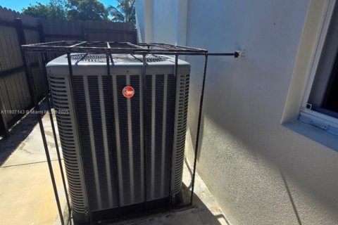 Villa ou maison à vendre à Miami Gardens, Floride: 4 chambres, 131.92 m2 № 1970553 - photo 7