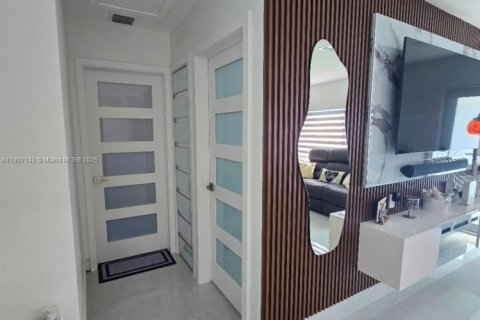 Villa ou maison à vendre à Miami Gardens, Floride: 4 chambres, 131.92 m2 № 1970553 - photo 3