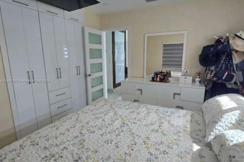 Villa ou maison à vendre à Miami Gardens, Floride: 4 chambres, 131.92 m2 № 1970553 - photo 15