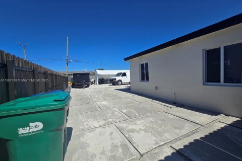 Villa ou maison à vendre à Miami Gardens, Floride: 4 chambres, 131.92 m2 № 1970553 - photo 17