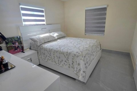 Villa ou maison à vendre à Miami Gardens, Floride: 4 chambres, 131.92 m2 № 1970553 - photo 14