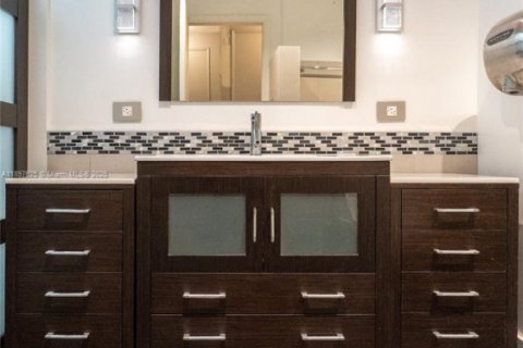 Casa en venta en Plantation, Florida, 4 dormitorios, 286.51 m2 № 1948823 - foto 24