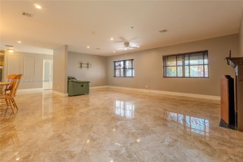 Casa en venta en Plantation, Florida, 4 dormitorios, 286.51 m2 № 1948823 - foto 6