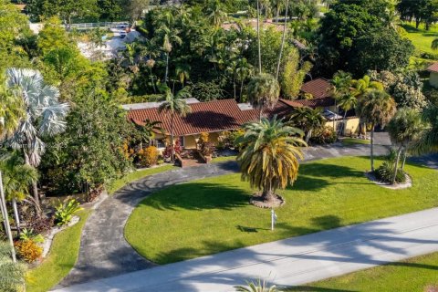 Casa en venta en Plantation, Florida, 4 dormitorios, 286.51 m2 № 1948823 - foto 1