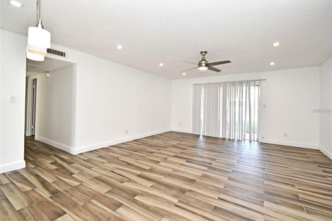 Condo in Winter Park, Florida, 2 bedrooms  № 1915876 - photo 6
