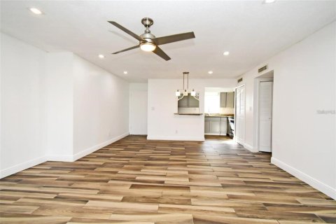 Condo in Winter Park, Florida, 2 bedrooms  № 1915876 - photo 2