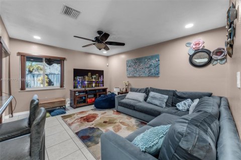 Casa en venta en Homestead, Florida, 3 dormitorios, 135.17 m2 № 2016896 - foto 8