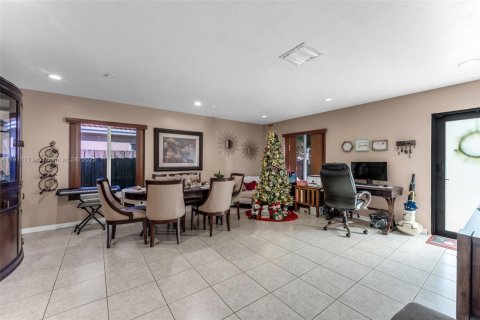 Casa en venta en Homestead, Florida, 3 dormitorios, 135.17 m2 № 2016896 - foto 5