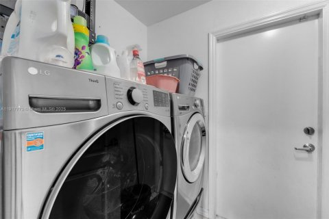 Casa en venta en Homestead, Florida, 3 dormitorios, 135.17 m2 № 2016896 - foto 23