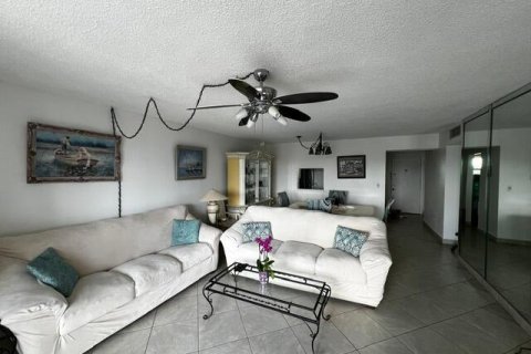 Copropriété à louer à Hallandale Beach, Floride: 2 chambres, 101.45 m2 № 2085791 - photo 14