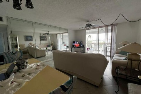 Copropriété à louer à Hallandale Beach, Floride: 2 chambres, 101.45 m2 № 2085791 - photo 11