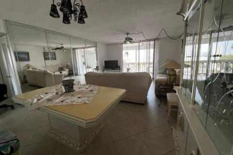 Copropriété à louer à Hallandale Beach, Floride: 2 chambres, 101.45 m2 № 2085791 - photo 2