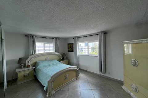 Copropriété à louer à Hallandale Beach, Floride: 2 chambres, 101.45 m2 № 2085791 - photo 24