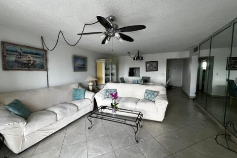 Copropriété à louer à Hallandale Beach, Floride: 2 chambres, 101.45 m2 № 2085791 - photo 13