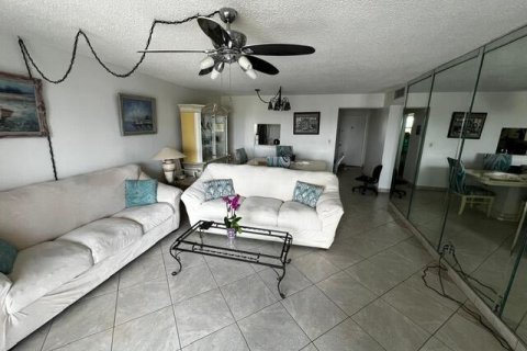 Copropriété à louer à Hallandale Beach, Floride: 2 chambres, 101.45 m2 № 2085791 - photo 17