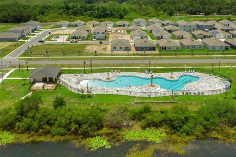 Villa ou maison à louer à Winter Haven, Floride: 3 chambres, 136.01 m2 № 2096001 - photo 2