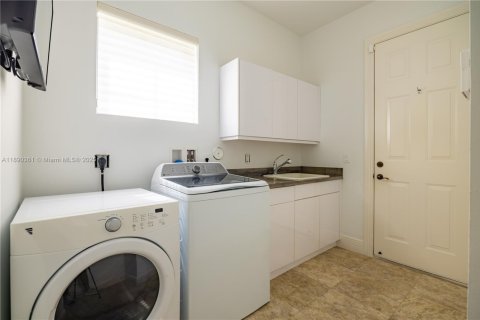 Купить виллу или дом в Паркленд, Флорида 5 спален, 291.99м2, № 1949910 - фото 25