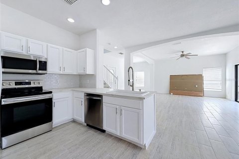 House in Clermont, Florida 4 bedrooms, 192.49 sq.m. № 2230927 - photo 19