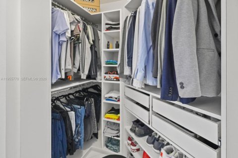 House in Sunrise, Florida 4 bedrooms, 212.19 sq.m. № 2020859 - photo 13