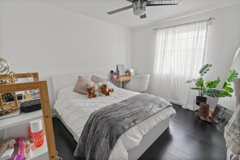 House in Sunrise, Florida 4 bedrooms, 212.19 sq.m. № 2020859 - photo 21