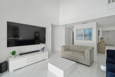 House in Sunrise, Florida 4 bedrooms, 212.19 sq.m. № 2020859 - photo 4