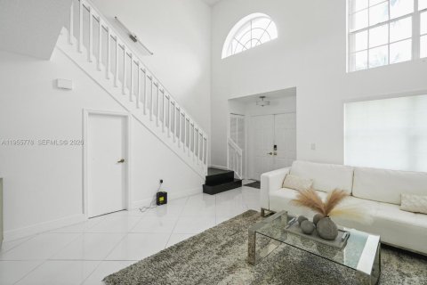 House in Sunrise, Florida 4 bedrooms, 212.19 sq.m. № 2020859 - photo 9