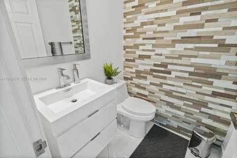 House in Sunrise, Florida 4 bedrooms, 212.19 sq.m. № 2020859 - photo 16