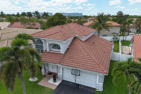House in Sunrise, Florida 4 bedrooms, 212.19 sq.m. № 2020859 - photo 2