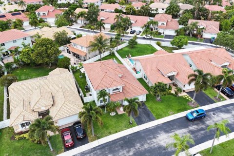 House in Sunrise, Florida 4 bedrooms, 212.19 sq.m. № 2020859 - photo 25