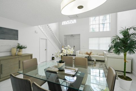 House in Sunrise, Florida 4 bedrooms, 212.19 sq.m. № 2020859 - photo 6