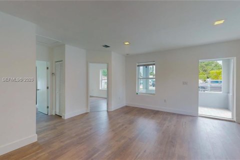 Casa en venta en Hialeah, Florida, 2 dormitorios, 76.64 m2 № 2381005 - foto 17