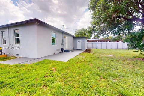 Casa en venta en Hialeah, Florida, 2 dormitorios, 76.64 m2 № 2381005 - foto 24