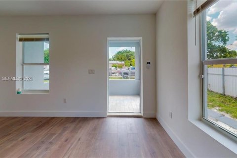 Casa en venta en Hialeah, Florida, 2 dormitorios, 76.64 m2 № 2381005 - foto 11
