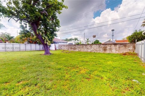 Casa en venta en Hialeah, Florida, 2 dormitorios, 76.64 m2 № 2381005 - foto 27