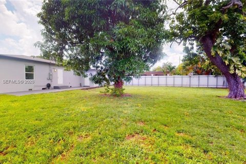 Casa en venta en Hialeah, Florida, 2 dormitorios, 76.64 m2 № 2381005 - foto 26