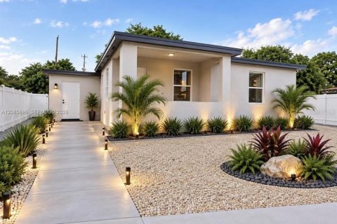 Casa en venta en Hialeah, Florida, 2 dormitorios, 76.64 m2 № 2381005 - foto 4
